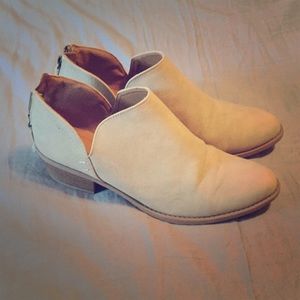 Tan ankle boots / size 9 / Qupid